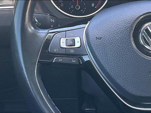 Used 2019 Volkswagen Tiguan SE w/ Panoramic Sunroof Package image 22