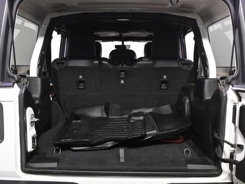 Used 2019 Jeep Wrangler Unlimited Rubicon AWD/4WD image 19