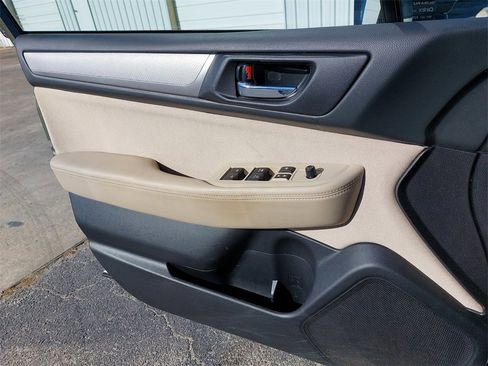 Used 2017 Subaru Outback 2.5i Premium image 23