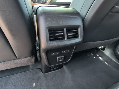 Used 2022 Chevrolet Equinox Premier AWD/4WD image 16
