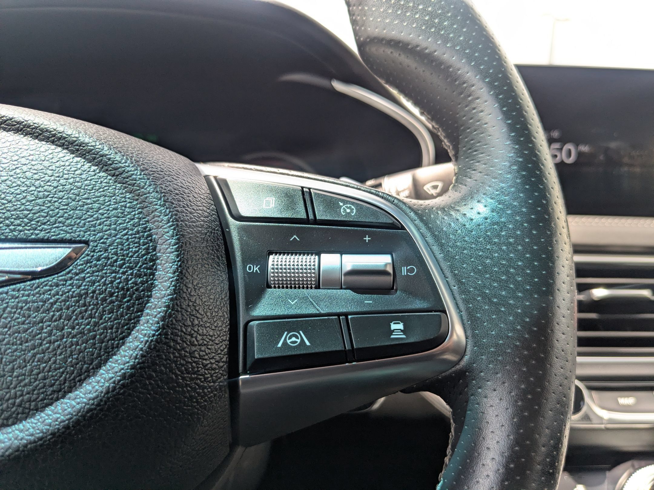 Used 2023 Genesis G70 2.0T AWD/4WD image 23