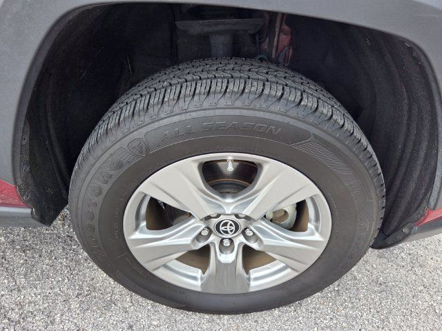 Used 2023 Toyota RAV4 LE AWD/4WD image 10