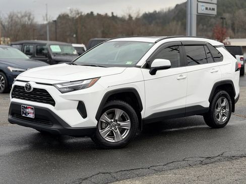 Used 2023 Toyota RAV4 XLE image 1