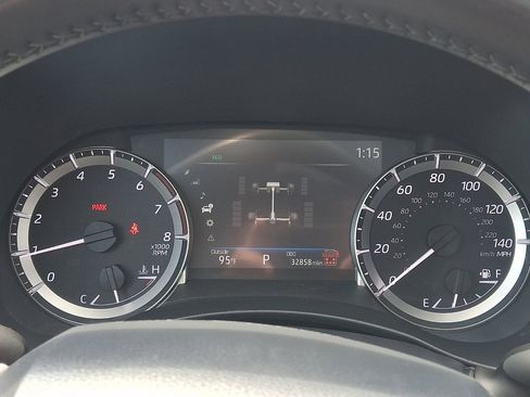 Used 2024 Toyota Highlander XLE AWD/4WD image 30