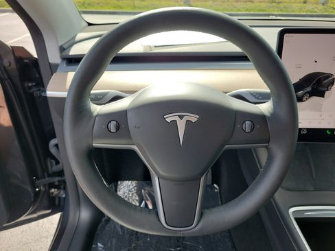 Used 2024 Tesla Model Y Long Range AWD/4WD image 26