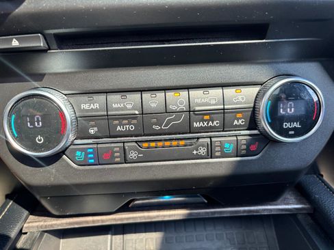 Used 2018 Ford Expedition Limited image 21