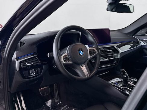 Used 2023 BMW M550i xDrive w/ Executive Package image 9