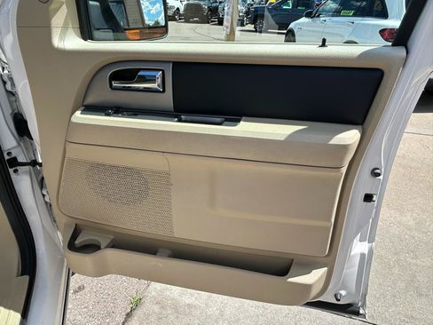 Used 2017 Ford Expedition EL Limited w/ Equipment Group 301A AWD/4WD image 18