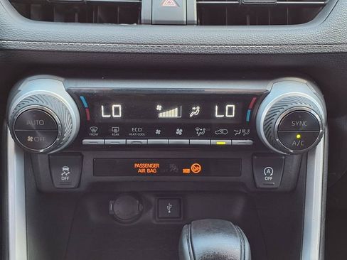 Used 2021 Toyota RAV4 XLE FWD image 22