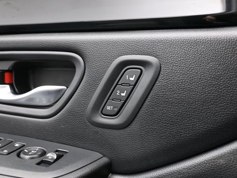 Certified 2025 Honda Pilot Touring image 20