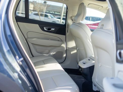 Used 2024 Volvo V60 B5 Cross Country Plus w/ Protection Package Premier image 34