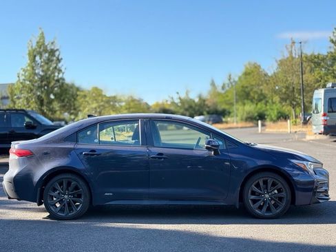 Used 2025 Toyota Corolla SE w/ SE Premium Package AWD/4WD image 6