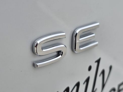 New 2026 Volkswagen Atlas SE FWD image 8