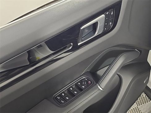 Certified 2022 Porsche Cayenne image 16