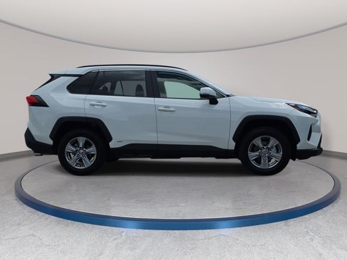 Used 2025 Toyota RAV4 XLE w/ Convenience Package AWD/4WD image 4