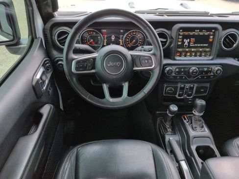 Used 2018 Jeep Wrangler Unlimited Sahara AWD/4WD image 16