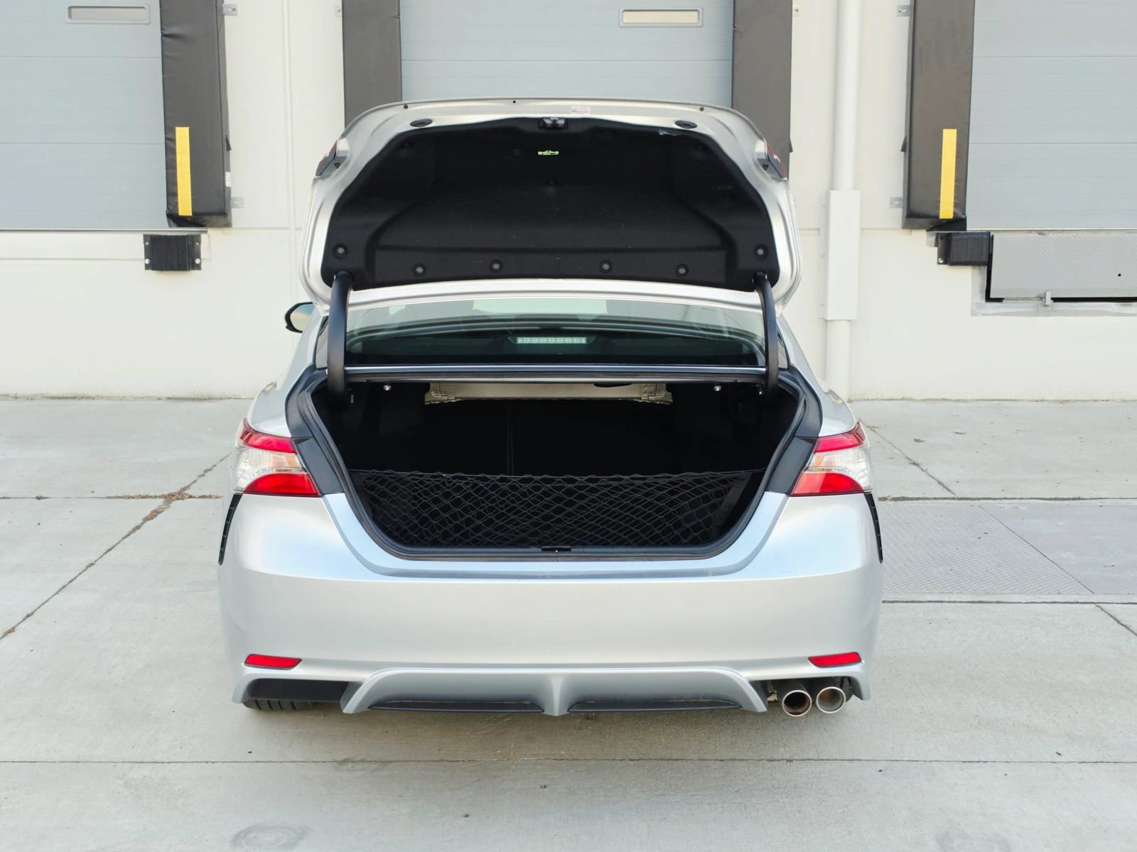 Used 2018 Toyota Camry SE FWD image 17