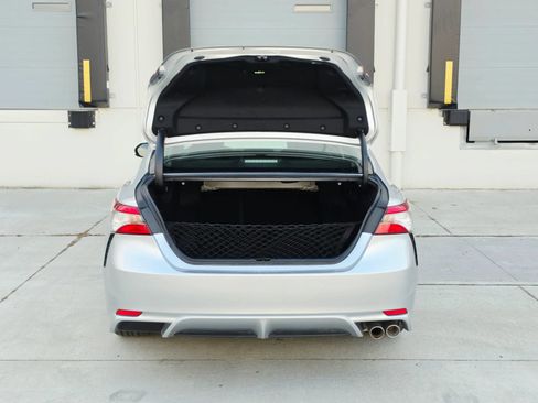 Used 2018 Toyota Camry SE FWD image 17