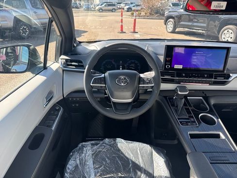 New 2026 Toyota Sienna XSE AWD/4WD image 12