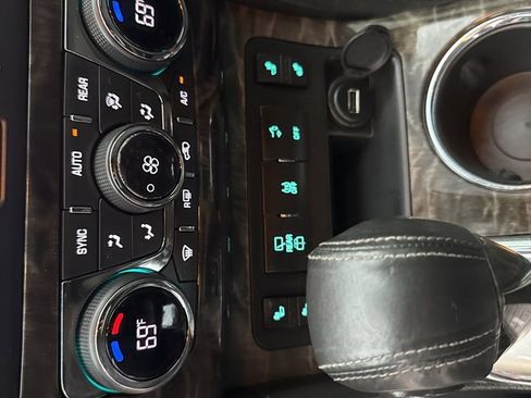 Used 2014 Buick Enclave Leather image 16