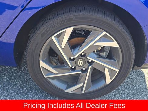 Used 2025 Hyundai Elantra SEL FWD image 12