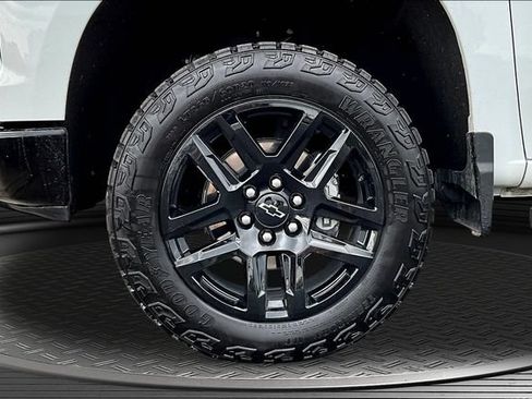 Used 2026 Chevrolet Silverado 1500 Custom Trail Boss w/ Dark Appearance Package AWD/4WD image 34