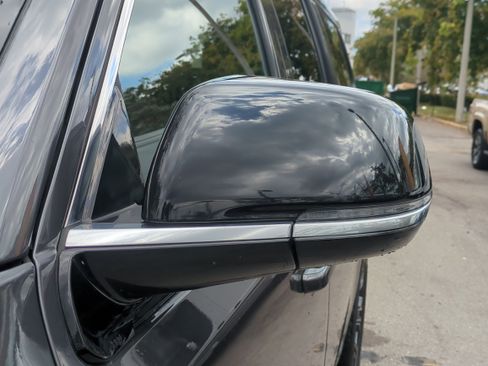 Certified 2024 Jeep Wagoneer L Series II w/ Flexible Seating Group image 12