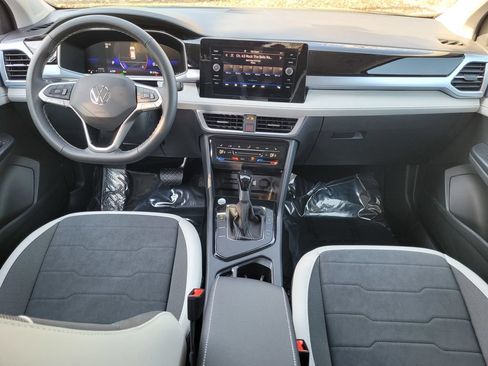 New 2026 Volkswagen Taos SE FWD image 15