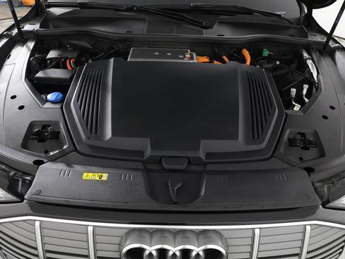Used 2023 Audi e-tron Premium image 51