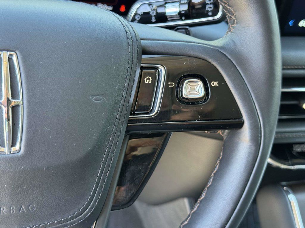 Used 2025 Lincoln Aviator Reserve w/ Luxury Package AWD/4WD image 11