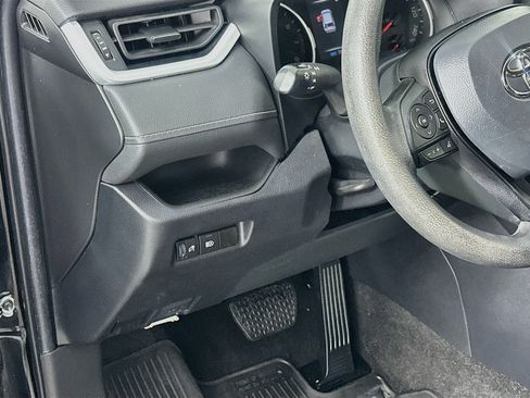 Used 2022 Toyota RAV4 LE FWD image 16
