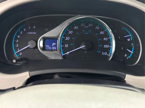 Used 2014 Toyota Sienna XLE image 22