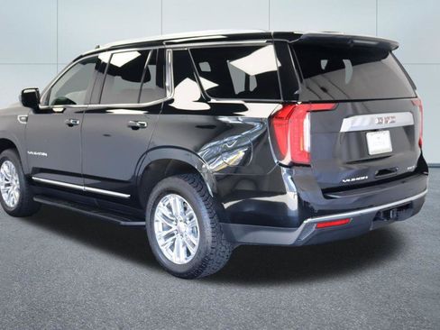 Used 2023 GMC Yukon SLT AWD/4WD image 3