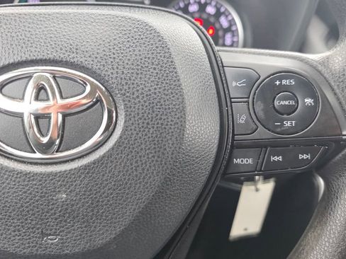 Used 2022 Toyota RAV4 LE AWD/4WD image 15