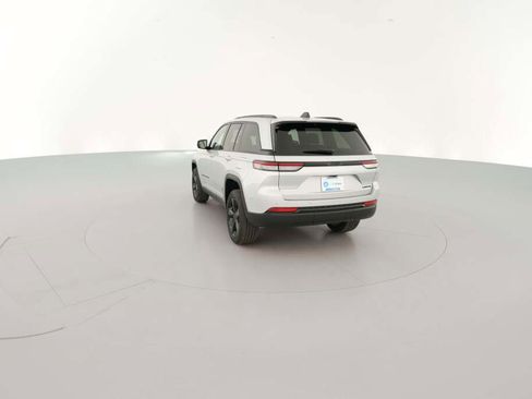 New 2025 Jeep Grand Cherokee Limited w/ Black Appearance Package image 9