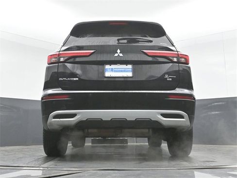 Used 2024 Mitsubishi Outlander SE image 46