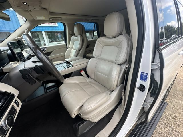 Used 2018 Lincoln Navigator Reserve w/ Technology Package AWD/4WD image 11