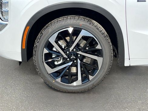 New 2025 Mitsubishi Outlander SEL image 34