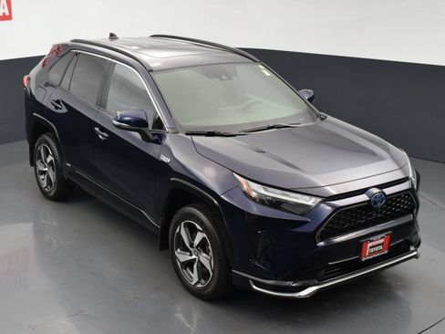 Used 2022 Toyota RAV4 SE w/ Weather & Moonroof Package AWD/4WD image 25