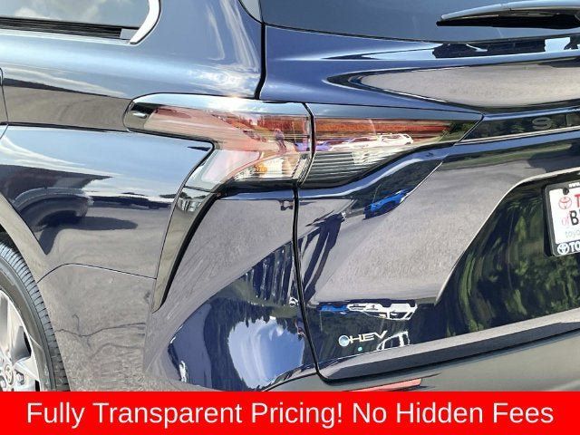 Used 2026 Toyota Sienna LE FWD image 5