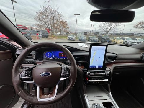 Used 2023 Ford Explorer King Ranch w/ Technology Package image 45