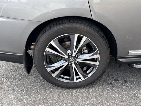 Used 2018 Nissan Pathfinder Platinum image 14