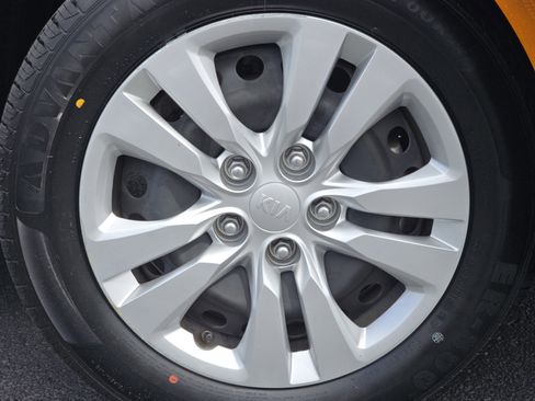 Used 2021 Kia Soul LX FWD image 12