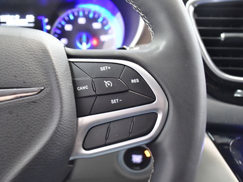 Used 2023 Chrysler Voyager LX image 23