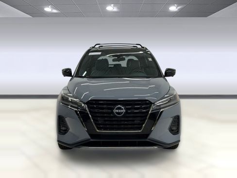 Used 2024 Nissan Kicks SR w/ SR Premium Package FWD image 5