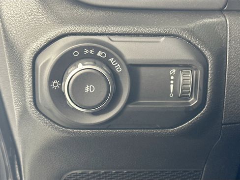 Used 2023 Jeep Wrangler Willys AWD/4WD image 10