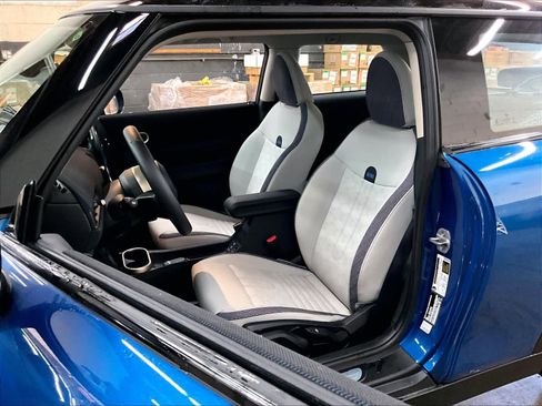 Certified 2025 MINI Cooper 2-Door Hardtop image 27