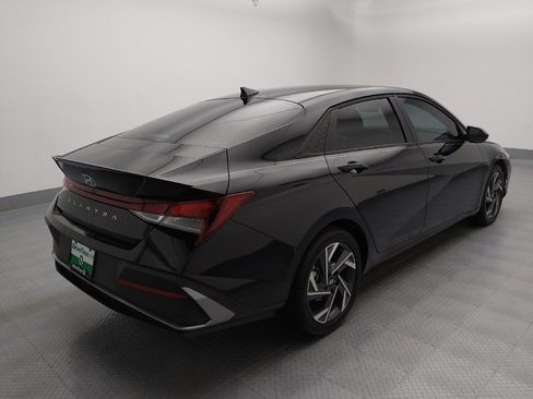 Used 2025 Hyundai Elantra Sport FWD image 9
