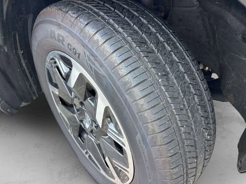 Used 2025 Subaru Forester Premium image 9