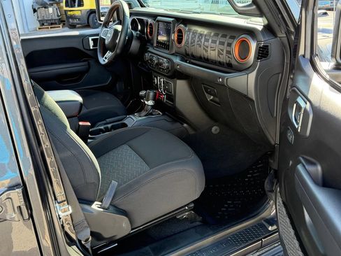 Certified 2023 Jeep Gladiator Mojave AWD/4WD image 24